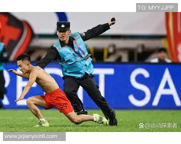 足球英锦赛精彩纷呈各队争夺荣耀之战引发球迷热情狂潮